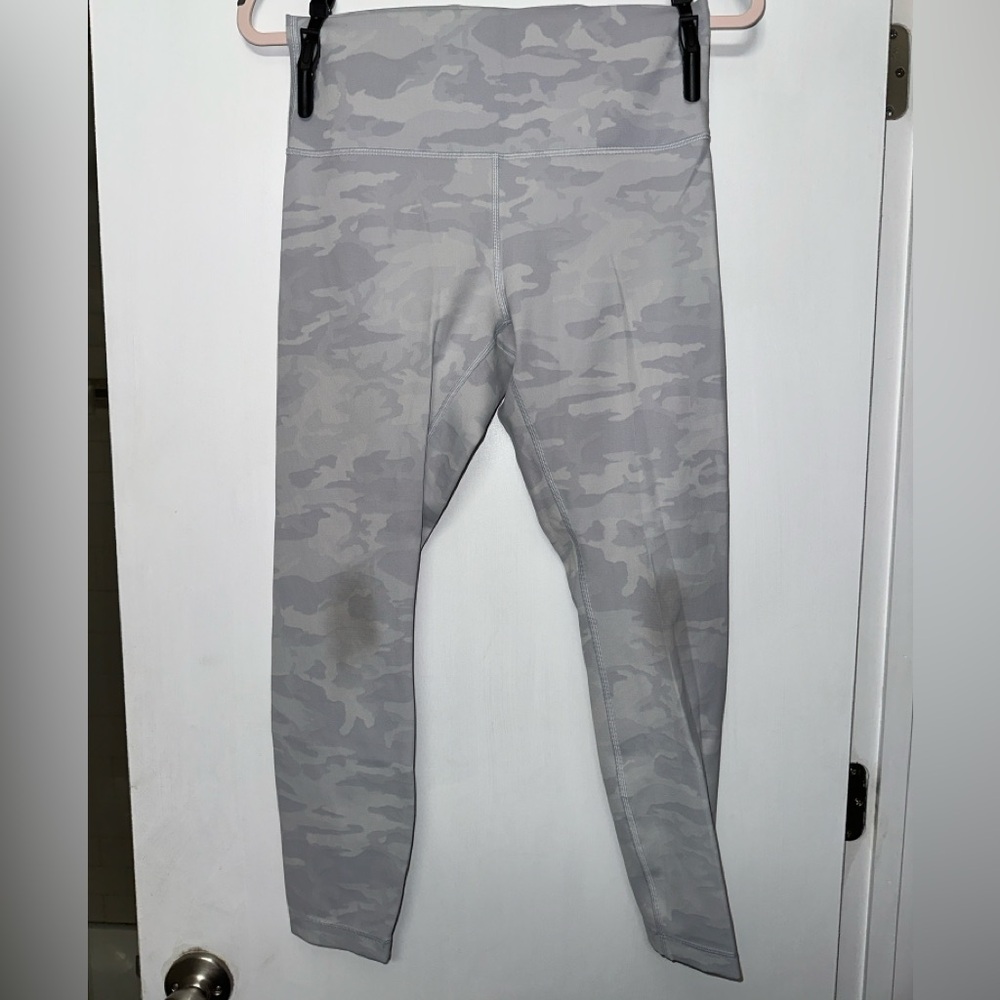 lululemon Wunder Under Tight 25" Ribbed Fabric (stains on knees) - size 10
